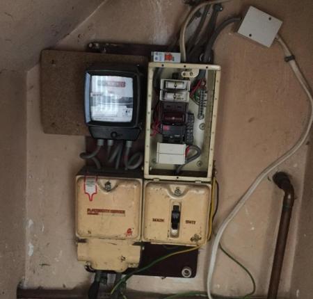 Replacing an old style fuse-board